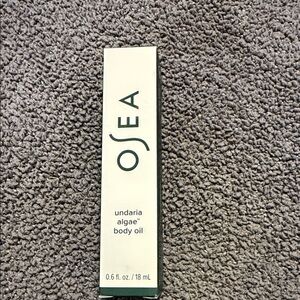 OSEA Undaria Algae Body Oil - Pale Cream & Forest Green Box